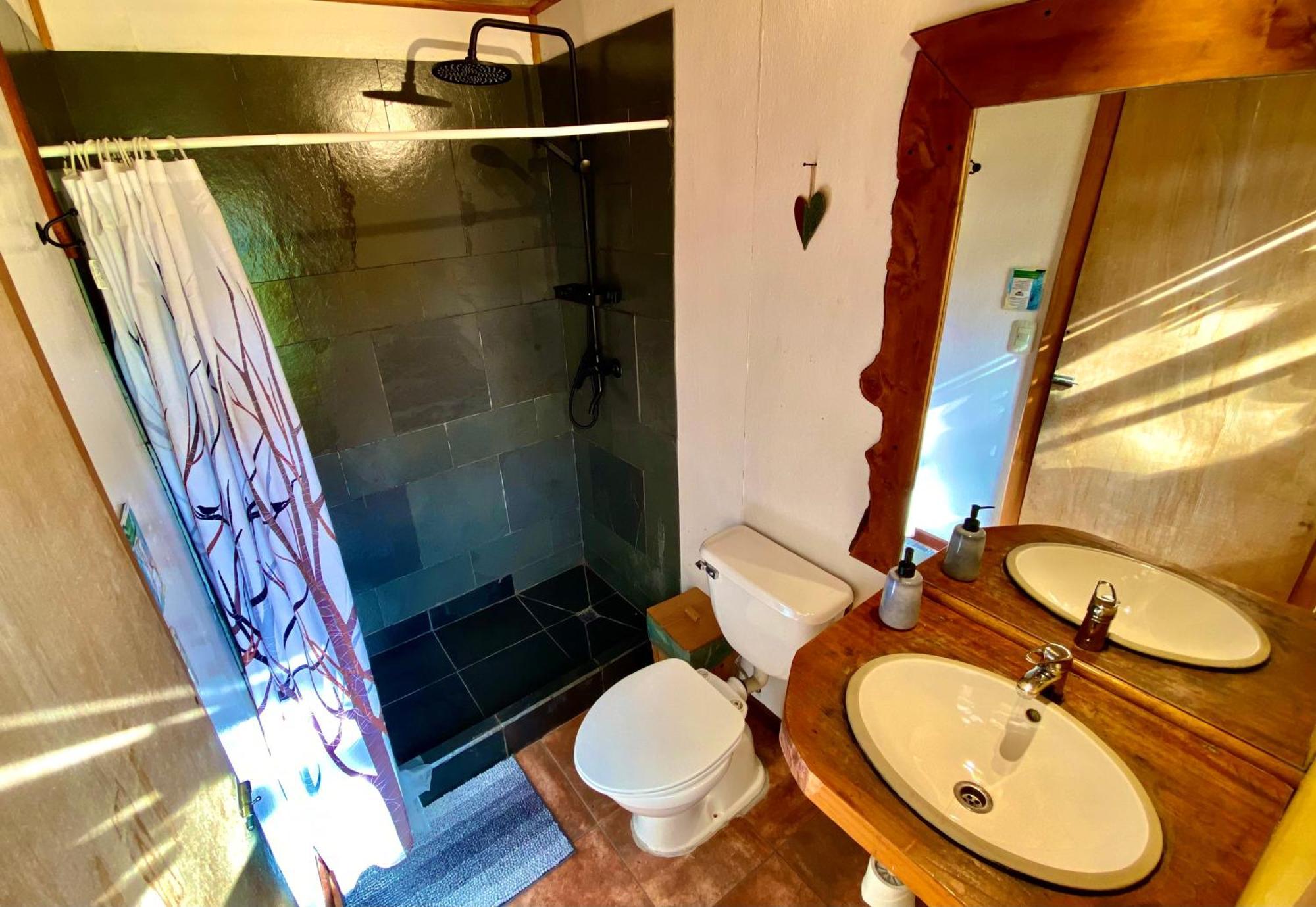 Hostal Las Natalias Futaleufu Bagian luar foto